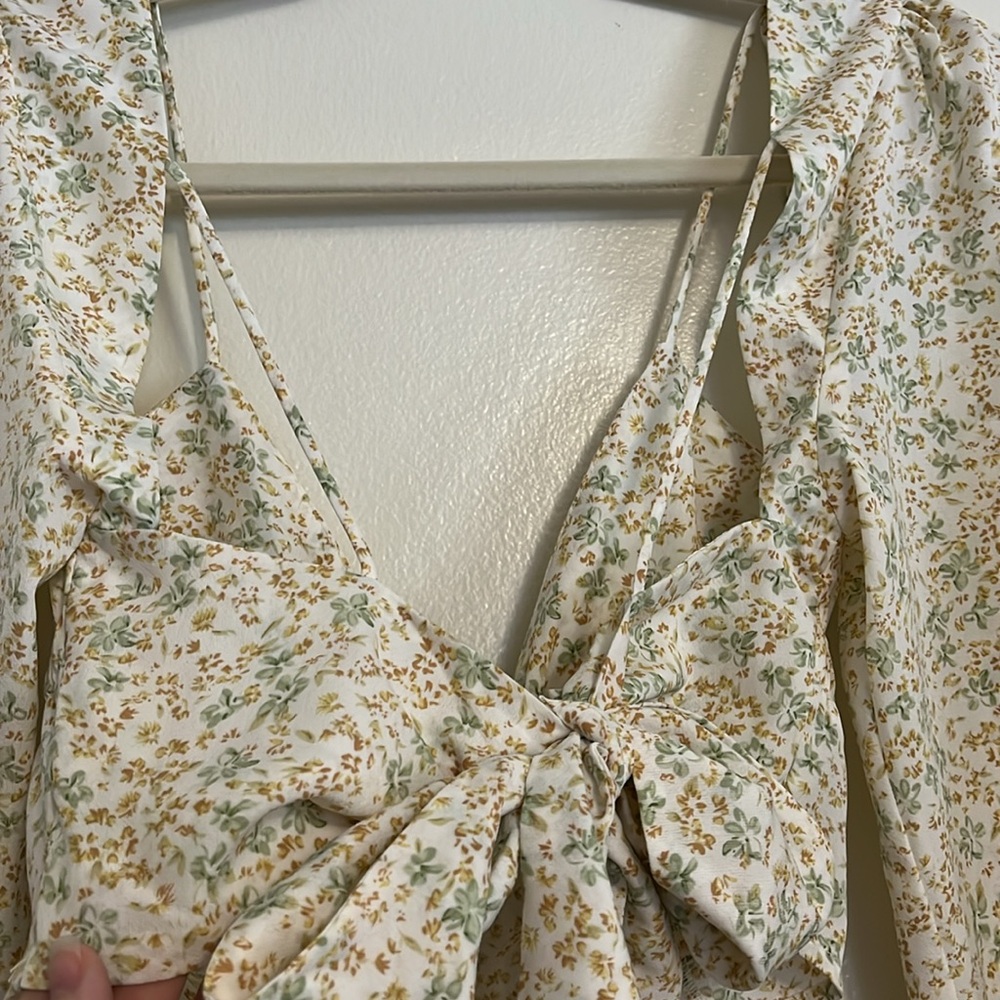 Golden Hour LS Tie-Back Floral Crop Top - Picture 11 of 12